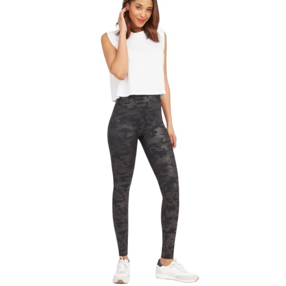 Spanx Faux Black Leather Camo Leggings W-458 Size Medium - Picture 4 of 11